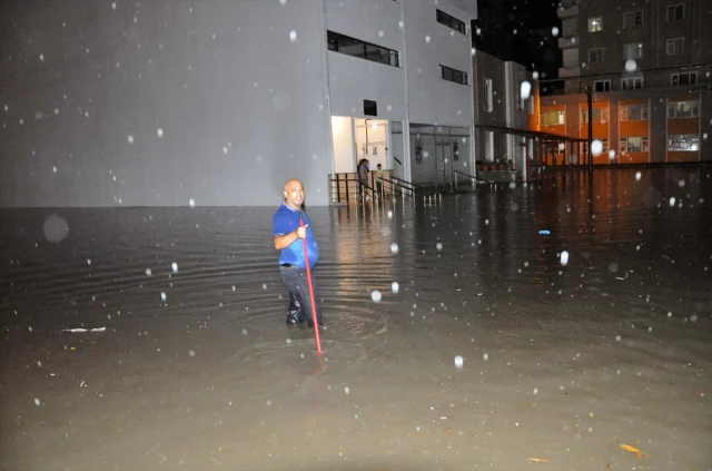 Zonguldak'ta Sağanak Yağışın Ardından Ev ve İş Yerlerini Su Bastı