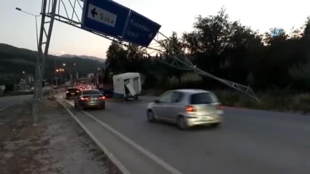 Seyyar Tuvalet Taşıyan Vinç Az Kalsın Faciaya Neden Oluyordu