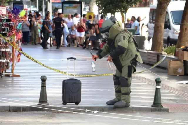 Antalya'da Şüpheli Bavul Fünyeyle Patlatıldı, İçinden Kişisel Eşyalar Çıktı