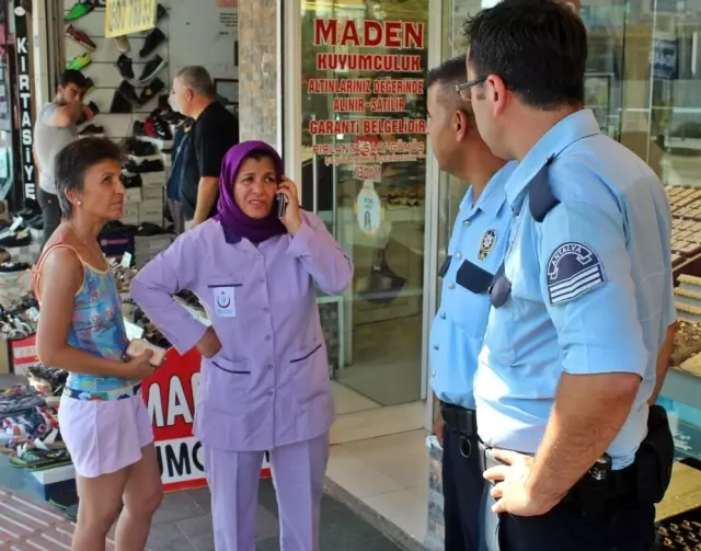 Temizlik İşçisi Kadına 