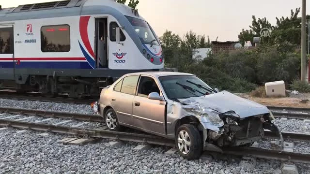 Aceleci Şoför, Bariyeri Aşıp Tren Yoluna Girince Faciadan Dönüldü