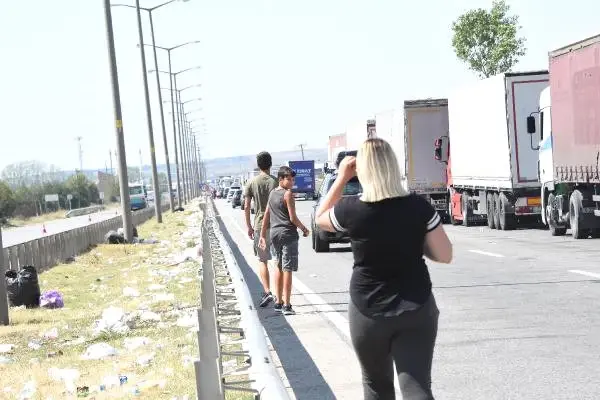 Yoğunluk Nedeniyle Trakya Sınırında TIR Kuyruğu 17 Kilometreye Ulaştı