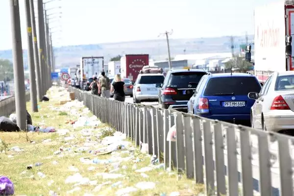 Yoğunluk Nedeniyle Trakya Sınırında TIR Kuyruğu 17 Kilometreye Ulaştı