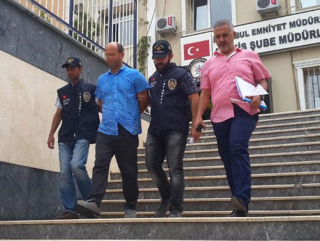 Polis Sandıkları Kişiye Kendilerini Kelepçelettiler, Şaka Yapacakken Gasp Edildiler