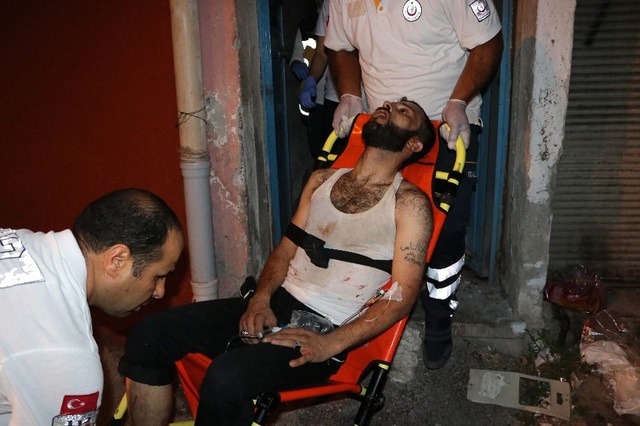 Adana'da Mahalleli ve Suriyeliler Arasında Çıkan Sopalı Bıçaklı Kavgaya Özel Harekat Müdahale Etti