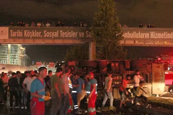 Şişli'de Feci Kaza: 2 Kişi Yaralandı