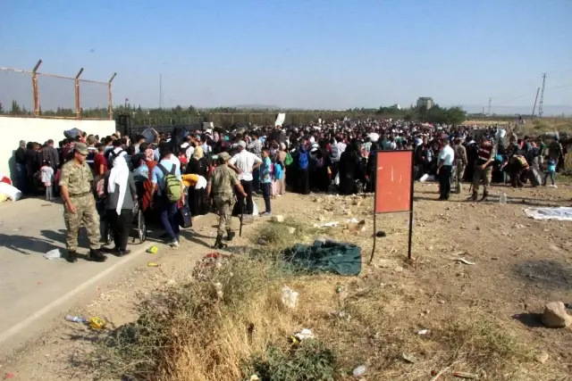 Suriye Sınırında Bayram İzdihamı: 55 Bin Kişi Gitti