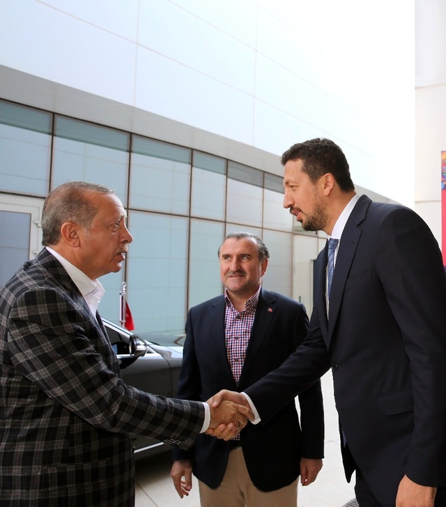 Cumhurbaşkanı Erdoğan, A Milli Basketbol Takımı'nı Ziyaret Etti