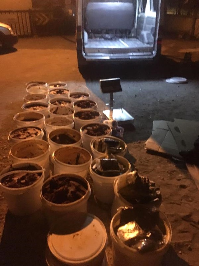 Domates Salçası Kovalarından Captagon Çıktı