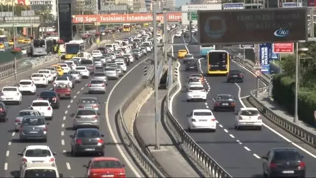 İstanbul'da Bayram Ziyaretleriyle Birlikte Trafik Çilesi Geri Döndü