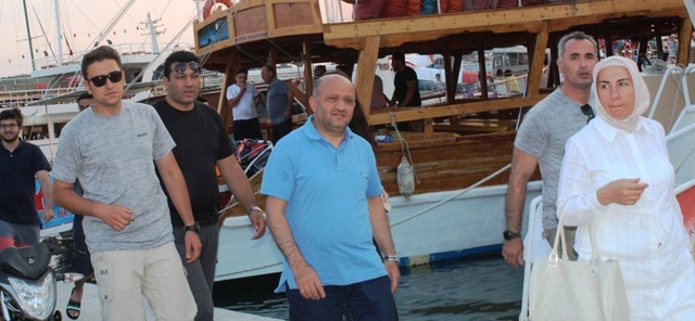 Başbakan Yardımcısı Fikri Işık, Ayvalık'ta Tekne Gezisine Katıldı