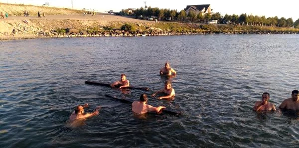 Ardahan'daki Çıldır Gölü, Sıcaklardan Kaçanların Akınına Uğradı