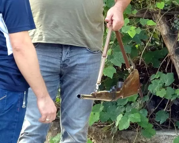 Motosikletli 2 Kızla Tartışıp Tüfekle Ateş Eden Şahıs Güçlükle Gözaltına Alındı