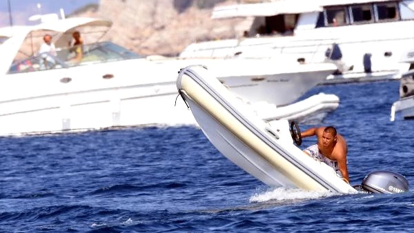 Bodrum Koylarında Hız Teknesi Kullanan Çocuklar, Ölüme Davetiye Çıkarıyor