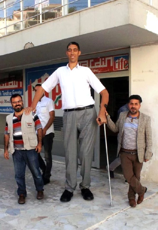 Dünyanın En Uzun İnsanı Mardinli Sultan Kösem, Guinness Rekorlar Kitabı'na Girdi