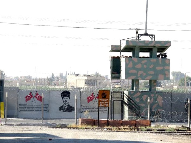 Telabyad'daki ABD Bayrakları ve PYD/YPG Flamaları Kaldırıldı