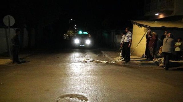 Kiraya Vereceği Evin Bahçesinde, Yarı Çıplak Cesedi Bulundu
