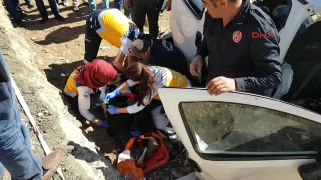 İran'a Ceviz Götüren TIR ile Hafif Ticari Araç Çarpıştı: 2 Ölü