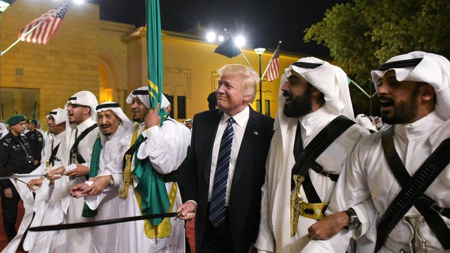ABD, Suudilerin Trump'a Verdiği Hediyeleri Listeledi: Kaplan Kürkünden Kaftan