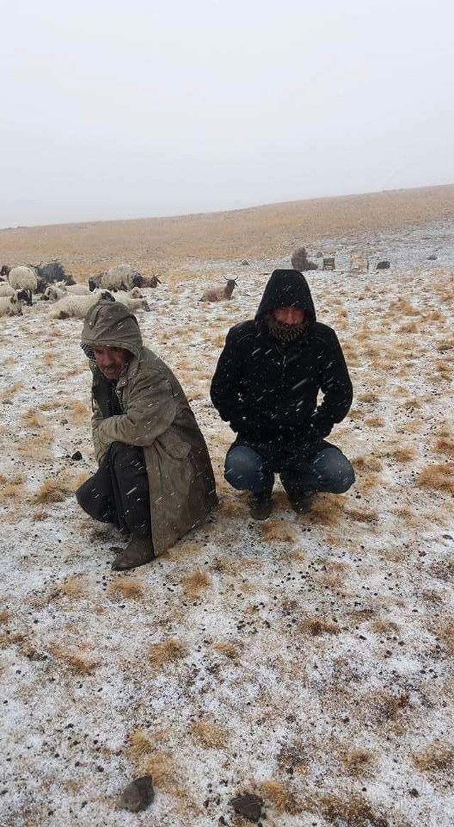 Erzurum'un Yüksek Kesimlerine Kar Yağdı