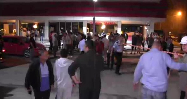Market Sahipleri, Yanan İş Yerlerini Söndürmeye Gelen İtfaiyecilere Saldırdı