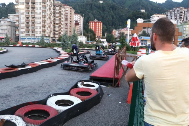 Go-kart Pistinde Şalı Aracın Lastiğine Dolanan Genç Hemşire, Ölümden Döndü