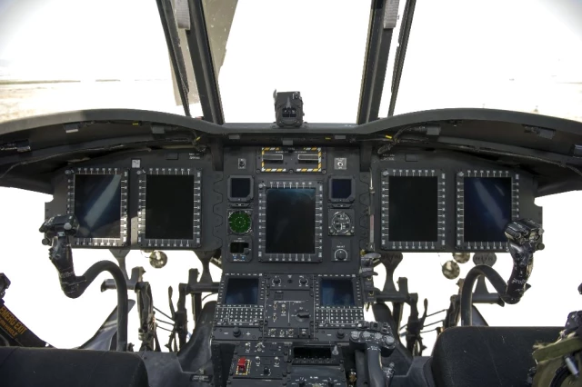 Uçan Kaleler Görücüye Çıktı! Skorsky Helikopterini Bile Taşıyabiliyorlar