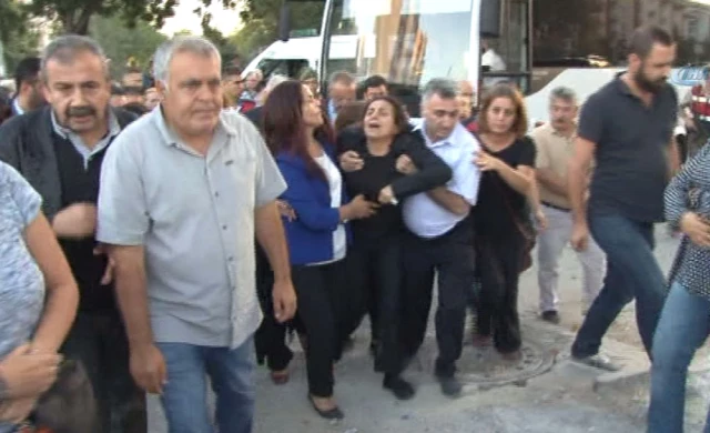 Tutuklu HDP'li Aysel Tuğluk, Annesinin Cenaze Törenine Özel İzinle Katıldı