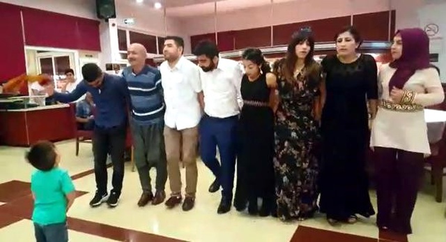 Halay Çekerken <a class='keyword-sd' href='/kalp-krizi-2/' title='Kalp Krizi'>Kalp Krizi</a> Geçiren Talihsiz Adam, Hayatını Kaybetti