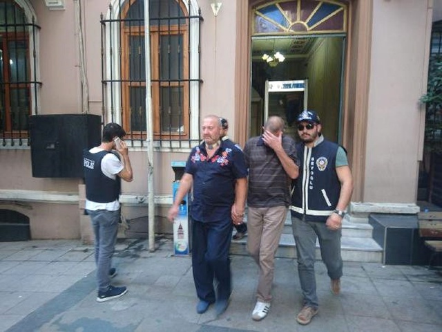 Beyoğlu'ndaki Latin Kilisesini Soyan Hırsızlar Yakayı Çabuk Ele Verdi