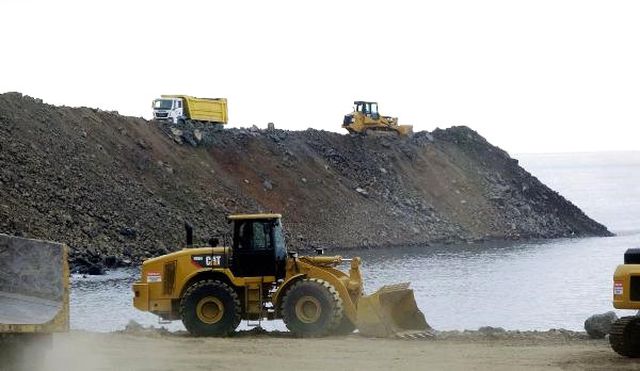 550 Milyon TL'lik Rize-Artvin Havalimanı İçin Deniz Taşlarla Dolduruluyor