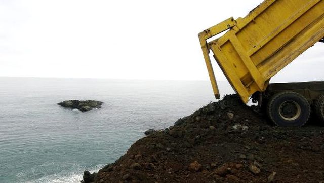 550 Milyon TL'lik Rize-Artvin Havalimanı İçin Deniz Taşlarla Dolduruluyor