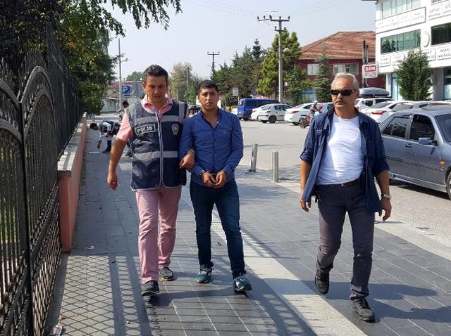 İki Üniversiteli Kızı