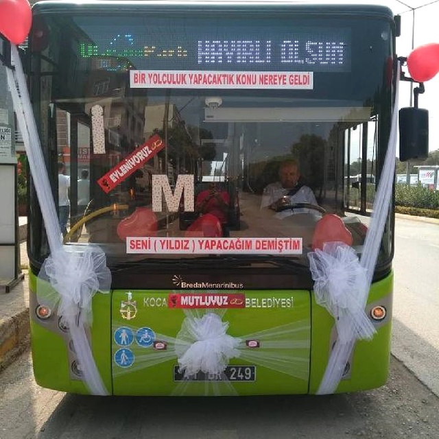 Belediye Otobüsünü Gelin Arabası Yaptılar!