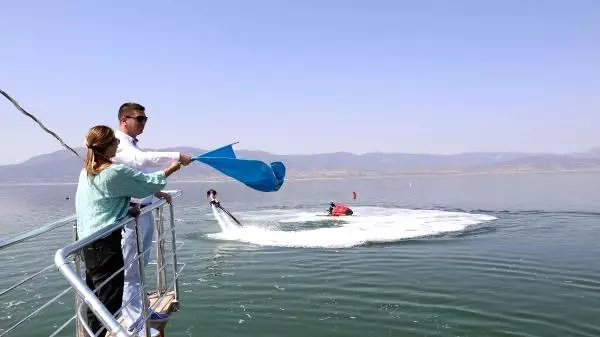 Burdur Gölü'nde Su Jeti ve Flyboard Şampiyonası'na 9 ülke katıldı