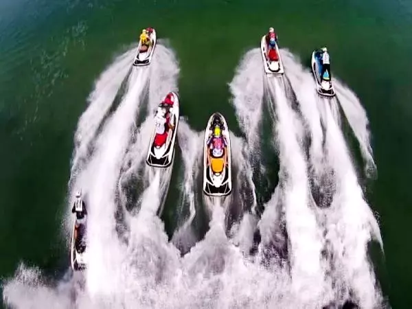 Burdur Gölü'nde Su Jeti ve Flyboard Şampiyonası'na 9 ülke katıldı