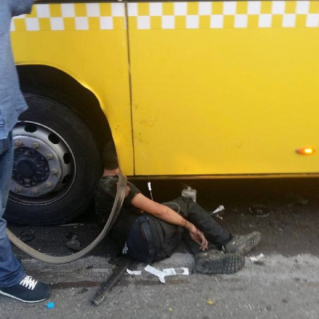 Kadıköy'de Feci Kaza! Otomobil, İETT Otobüsünün Altına Girdi: 1 Ölü, 3 Yaralı