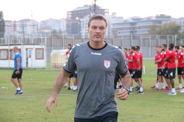 Samsunspor, İstifasını Veren Alpay Özalan'la