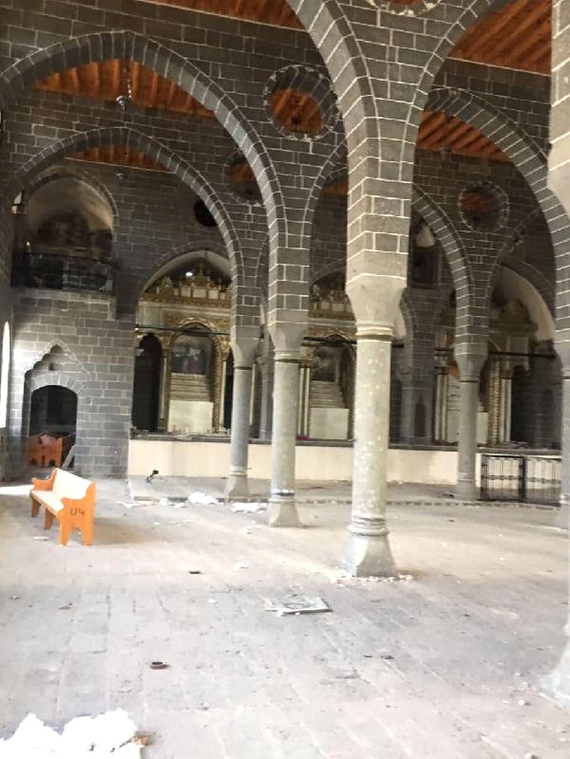 Ortadoğu'nun En Büyük Ermeni Kilisesinde Hırsızlar Cirit Atıyor!