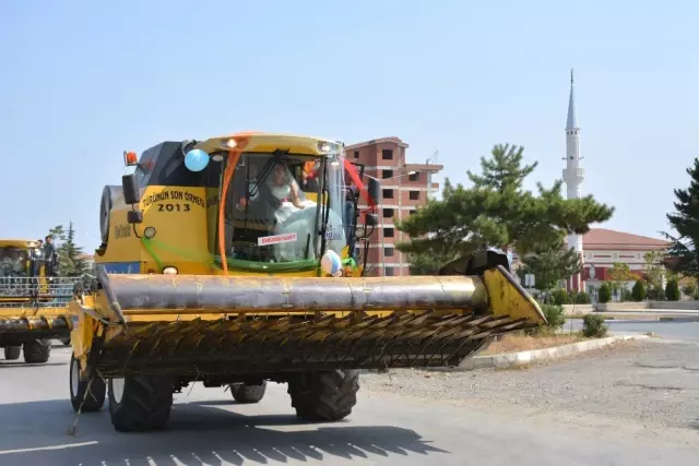 Düğün Konvoyunu Gören Şaşırdı! Biçerdöveri Gelin Arabası Yaptılar