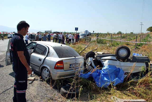 Manisa'da Feci Kaza: 2 Ölü, 7 Yaralı