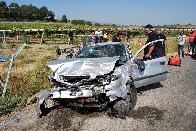 Manisa'da Feci Kaza: 2 Ölü, 7 Yaralı