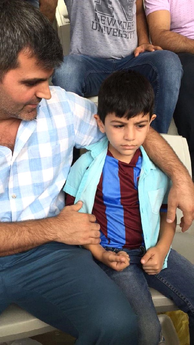 Başakşehirli Taraftarlar, Trabzonsporlu Çocukların Formasını Çıkarttı