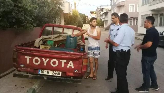 100 Litrelik Mazot Çalan Hırsızlar, Paniğe Kapılınca Ellerindekini Yola Bırakıp Kaçtı