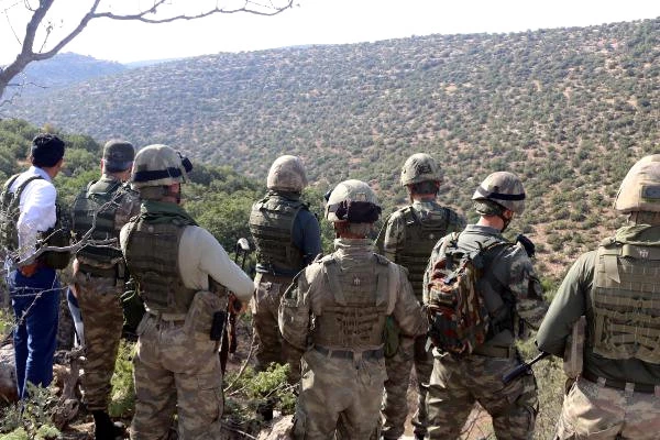 12 PKK'lının Öldürüldüğü Bölgede İnceleme Yapan Vali Şaştı Kaldı: Karargah Gibi