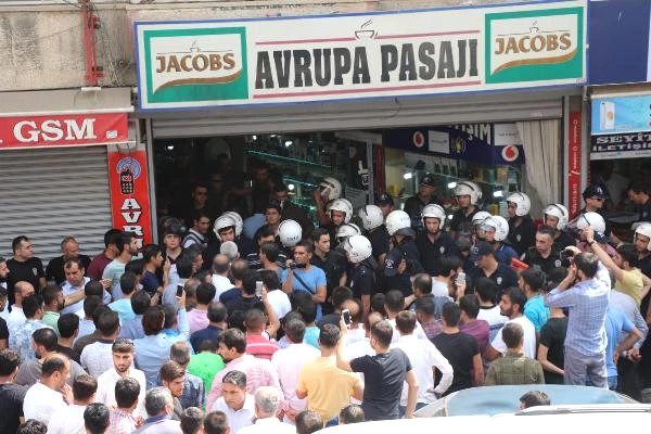 Batman'da Polisin Pasaja Düzenlediği Kaçak Ürün Baskınında Olaylar Çıktı