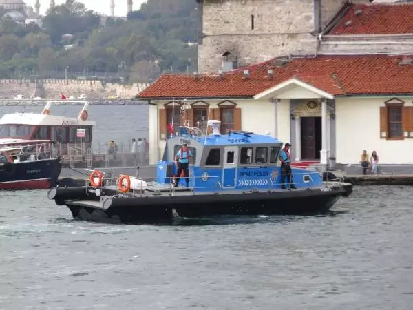 Üsküdar'da Kız Kulesine Yüzmek İçin Denize Atlayan Vatandaş Boğularak Can Verdi