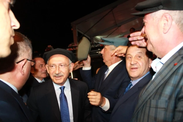 Kılıçdaroğlu Kasket Takıp, Muhalifi Muharrem İnce'nin Oğlunun Düğüne Katıldı