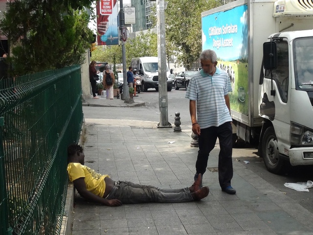 İstanbul'da Bonzai Tuzağına Düşen Yabancıların Hali Yürek Burktu