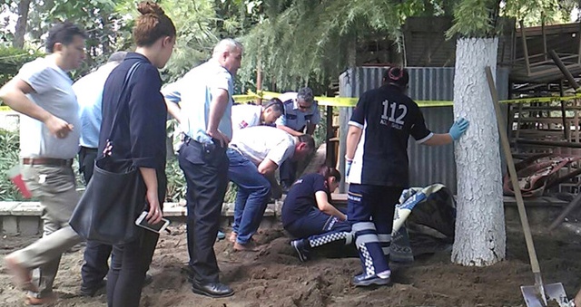 Kedi Ölüsünü Bebek Cesedi Sandı, Ortalık Ayağa Kalktı